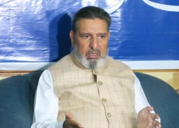 ریاستی درجے کی آڑ میں کشمیر کی ترقی کو پٹری سے نہ اتاریں: بخاری