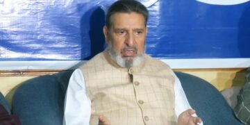 ریاستی درجے کی آڑ میں کشمیر کی ترقی کو پٹری سے نہ اتاریں: بخاری