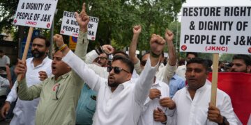 دہلی میں ریاستی درجے کی بحالی کا این سی احتجاج سی جے پی مظاہرے کی نذر