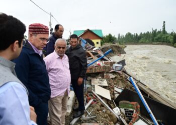  وزیر اعلیٰ کا بیروہ کا دورہ، سیلاب سے متاثرہ دکانداروں کو معاوضہ دینے کی یقین دہانی