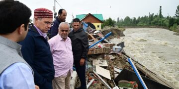  وزیر اعلیٰ کا بیروہ کا دورہ، سیلاب سے متاثرہ دکانداروں کو معاوضہ دینے کی یقین دہانی