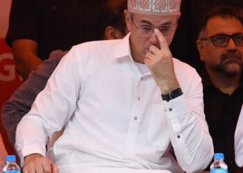 بی جے پی ہماری حکومت   گرانے اور این سی کو توڑنے   کی کوشش کر رہی ہے:عمر