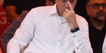 بی جے پی ہماری حکومت   گرانے اور این سی کو توڑنے   کی کوشش کر رہی ہے:عمر