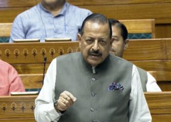 ایک ہفتہ طویل تعطل ختم، لوک سبھا میں اینٹی پیپر لیک ترمیمی بل پر بحث کا آغاز