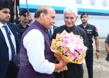 کرگل وجے دیوس تقریبات میں  شرکت کیلئےراج ناتھ سرینگر پہنچ گئے