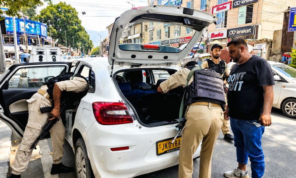کشمیر میں یومِ آزادی کی تقریبات کیلئےکثیر سطحی حفاظتی انتظامات