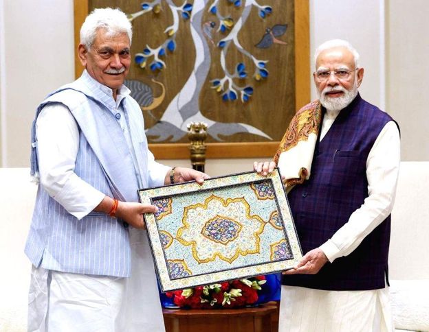 ایل جی منوج سنہا کی نئی دہلی میں وزیر اعظم مودی سے ملاقات