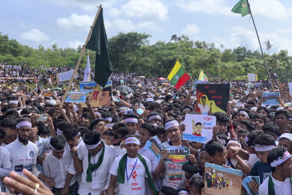 بنگلہ دیش کے کیمپوں میںمقیم مسلمانوں نے میانمار میں محفوظ واپسی کا مطالبہ کرتے ہوئے احتجاج کیا