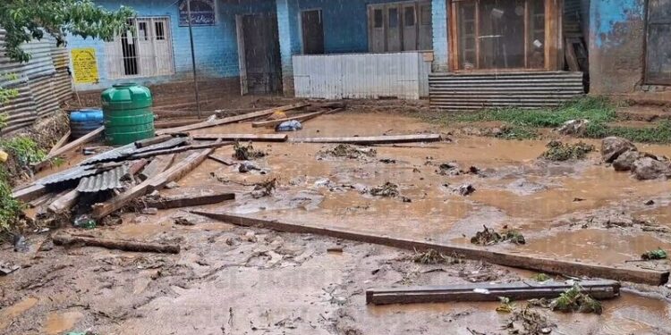 موسلا دھار بارش‘کچھ علاقوں میں اچانک سیلابی صورتحال