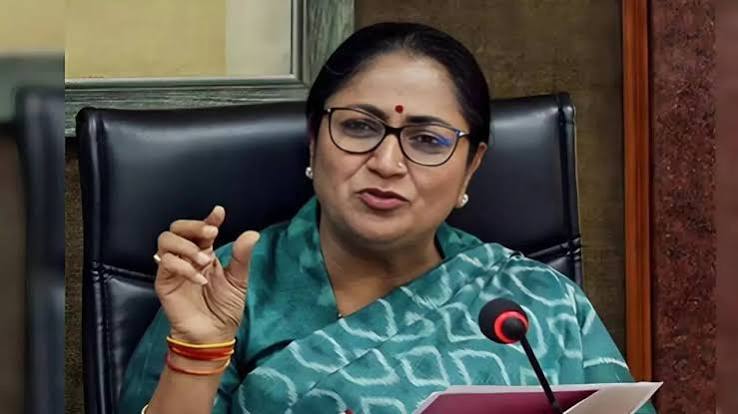 جھگیوں میں رہنے والے لوگوں کے معیارزندگی کو بہتر بنانے کے لیے پرعزم ہے دہلی حکومت: ریکھا گپتا