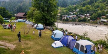 گولوں کی گونج سے سیاحوں کی رونق تک، سیاحت کیرن کا نقشہ بدل رہی ہے
