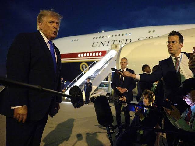 ایران کے ممکنہ قاتلانہ حملے کے خطرے کے باعث ٹرمپ نے ترکی میں خفیہ طور پر طیارہ تبدیل کیا: رپورٹ