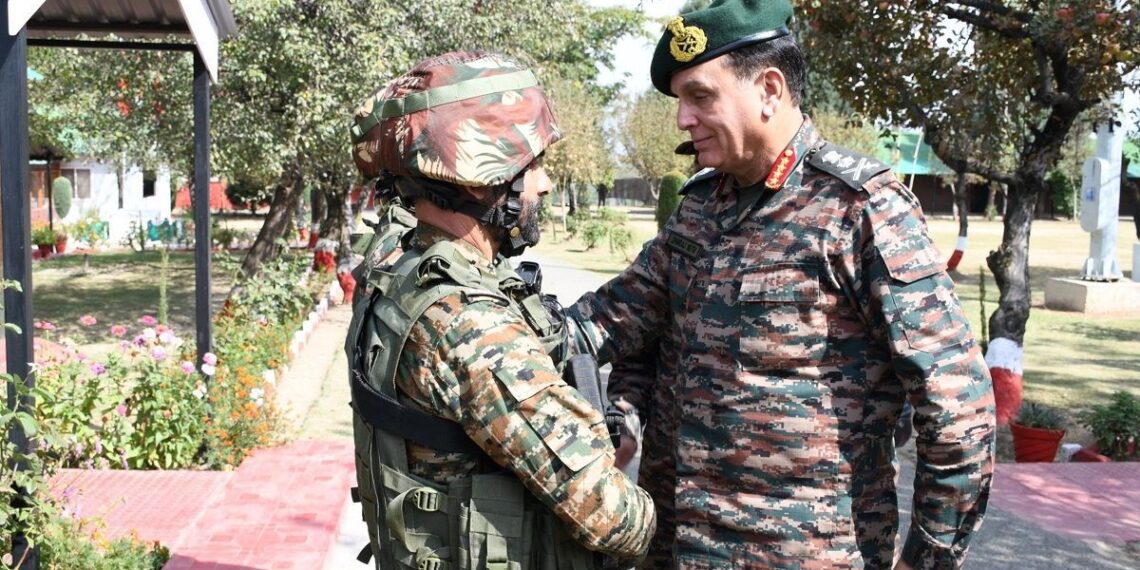 فوجی سربراہ کی چوکسی برقرار رکھنے کی ہدایت