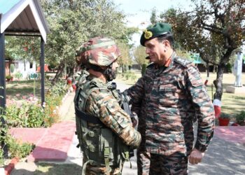 فوجی سربراہ کی چوکسی برقرار رکھنے کی ہدایت