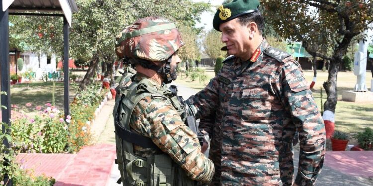 فوجی سربراہ کی چوکسی برقرار رکھنے کی ہدایت