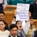 ریاستی درجے کی بحالی کی قرارداد پر ہنگامہ