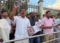 انتخابی کمیشن کے خلاف یوتھ کانگریس کا مظاہرہ، دو کمشنروں کے اعتراضات عام کرنے کا مطالبہ
