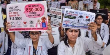 انٹرنزکی زبانی یقین دہانی مسترد‘ہڑتال جاری