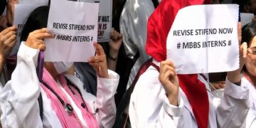 ماہانہ وظیفے میں اضافہ ‘انٹرن ڈاکٹروں کی غیر معینہ ہڑتال شروع