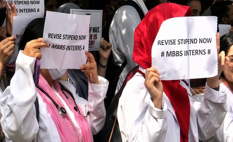 ماہانہ وظیفے میں اضافہ ‘انٹرن ڈاکٹروں کی غیر معینہ ہڑتال شروع