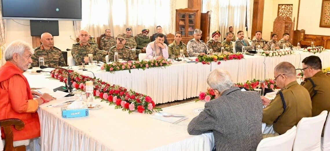 سنہا کی زیر صدارت یو ایچ کیو اجلاس، جموں و کشمیر کی سلامتی صورتحال کا جائزہ