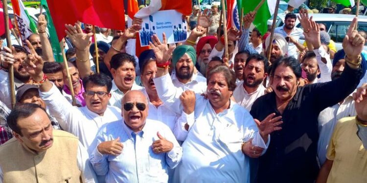 انڈیا اتحاد کا جموں میں ’جمہوریت بچاؤ مارچ