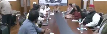انڈیا اتحاد کی ریلی سے پہلے کھرگے کی رہائش گاہ پر میٹنگ